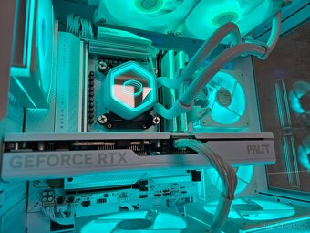 Herní PC AM5/Ryzen 7/RTX 5070 12GB/32GB RAM/2TB NVMe - 4