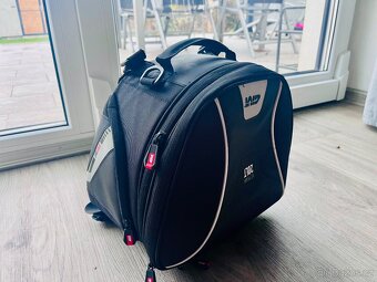 GIVI XS313 Xstream – rozšiřitelná brašna na motorku (20 l) - 4