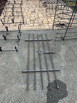 Okenní mříže + držáky pod květináče - 4