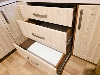 Kuchyňská linka se spotřebiči - 4