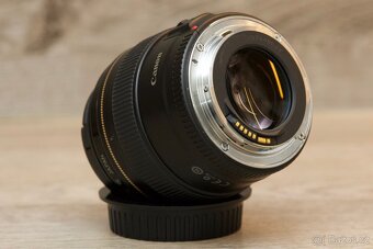 Canon EF 85mm f1.8 USM - 4