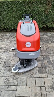 Podlahový mycí stroj Hako B70C - 4