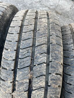 Pneu 205/65 R15 C na ráfkách Peugeot Partner, vzorek 8mm - 4
