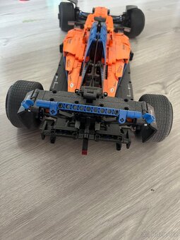 Lego formule 1 42141 McLaren - 4