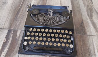 Prodám americký starožitní psací stroj Remington Portable . - 4