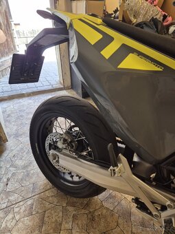 Husqvarna 701 supermoto - 4