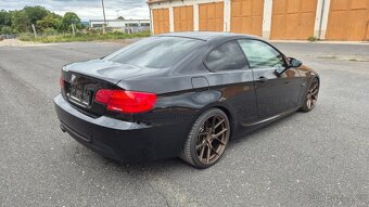 BMW 330i M Sportpaket Manuál E92 Xenon Nebouraný TOP stav - 4