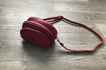 Vínová kabelka/ledvinka - 4