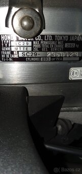 Honda CBR 900 RR - 4