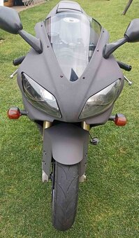 Yamaha YZF-R1 - 4