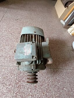 Prodám starý elektromotor - 4