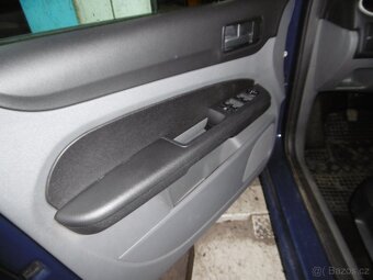 Ford Focus r.2009 - 4