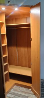 Rohová šatní skříň - 4