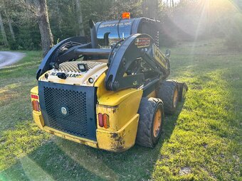 Smykový nakladač New Holland L225 - 4