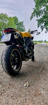 Triumph Speed triple 1050 2012 - 4