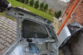 Dveře zadní blatník sklo kufru kufr Octavia III krátká combi - 4