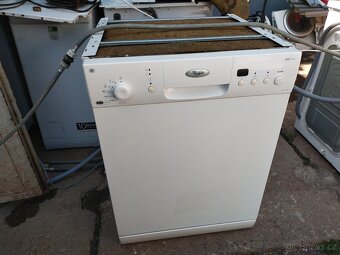 Prodám funkční myčku značky Whirlpool o šíři 60 cm--DOVEZU-- - 4