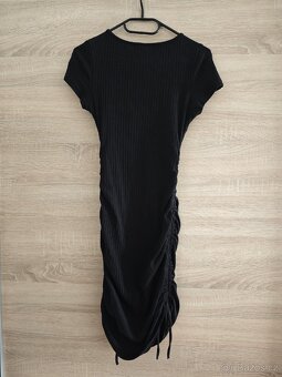 Černé šaty s řasením - 4