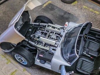 Jaguar E- Type 1:18 Autoart - 4