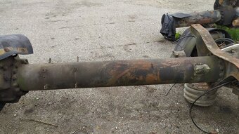 Nosná roura z Tatra 815 včetně diferenciálů.Délka 197,5 cm - 4