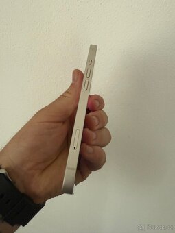 iPhone 13 128 GB bílá - 4