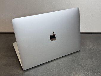 Macbook Pro 13" 2019 / I5 / 8GB / 256GB / Silver - 4