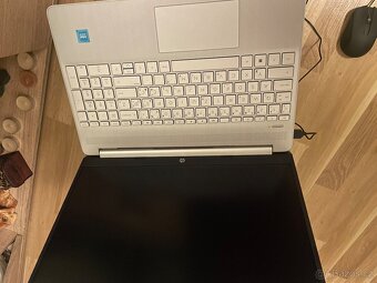 HP notebook v zaruce - 4