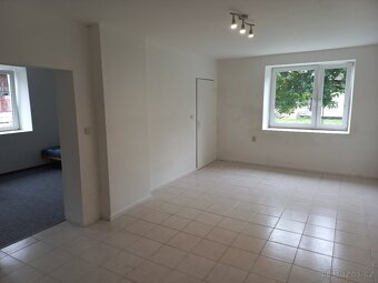 🏡 Pronájem prostorného bytu 3+1 včetně zahrádky - 4