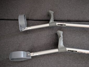 Francouzské berle s uzavřenou opěrkou - 4