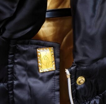 Dámská lesklá zimní teplá bunda černá zlatá Baby Phat XXL - 4