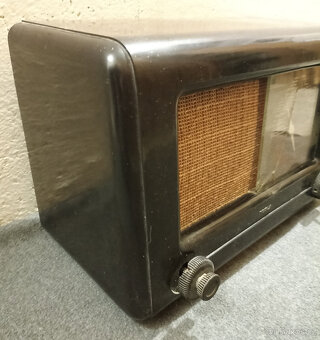Staré retro bakelitové rádio Tesla T613 - 4