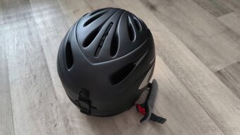 Dětská lyžařská přilba v dobrém stav - 4