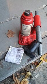 Prodám klič na kola a hydraulický zvedák - 4