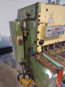 Hydraulické tabulové nůžky FG 825 - 4
