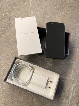 Apple iPhone 8 - 128GB - 4