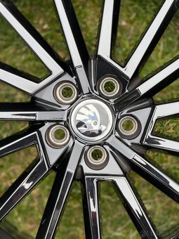 Letní černá kola - 215/40R17 (Disky + Gumy) - 4