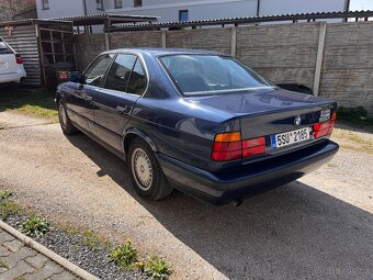 BMW 5 E34 520i 3 sady kol, bedny dílů 236000km - 4