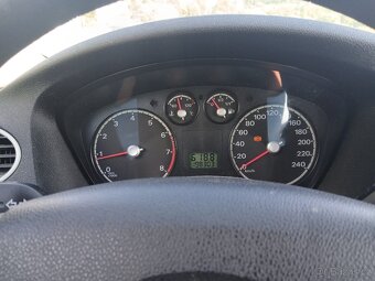 Ford Focus MK2 1.6 kombi benzín - 4
