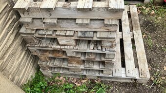 Dřevěné palety celkem 8ks - 4