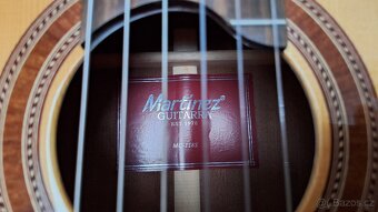 Celomasivní 4/4 klasická kytara Martinez MCG-118S s kufrem - 4