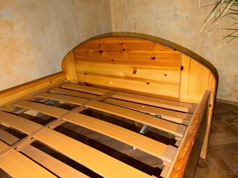 DŘEVĚNÁ POSTEL BOROVICE S ROŠTEM - 4