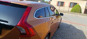 Volvo V60 2.0 Diesel 120 KW,xenony,tažný,manuál,5válec - 4