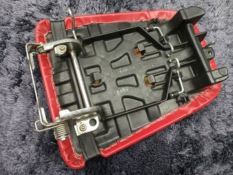 Prodám zadní sedlo CBR 900 RR SC33 - 4
