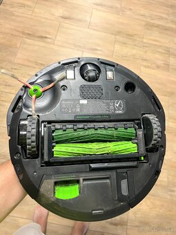 Robotický vysavač IRobot Roomba 7+ - 4