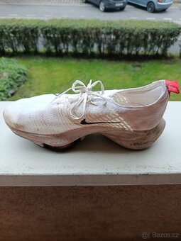 Běžecká obuv Nike Air Zoom Tempo Next% - 4