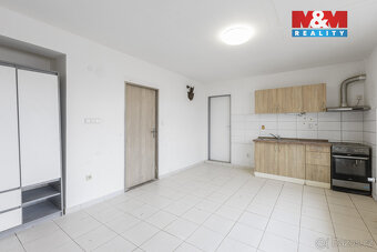 Prodej bytového domu s 10 byty a komercí, Hlinsko - 4