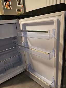 Lednice malá černá Amica - 4