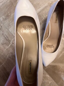 Bílé kožené lodičky, velikost 39 - 4