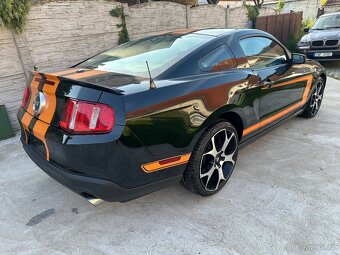 Ford Mustang GT 5,0 303KW nové kupované v Německu 98275km - 4