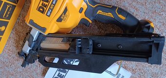 DeWALT DCN930N tesařská hřebíkovačka - 4